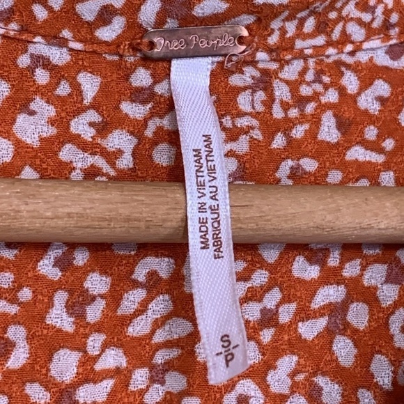 Free People Rust Celia Ditsy Viscose Floral Tie Front Shortsleeve Button Top S - Picture 9 of 17